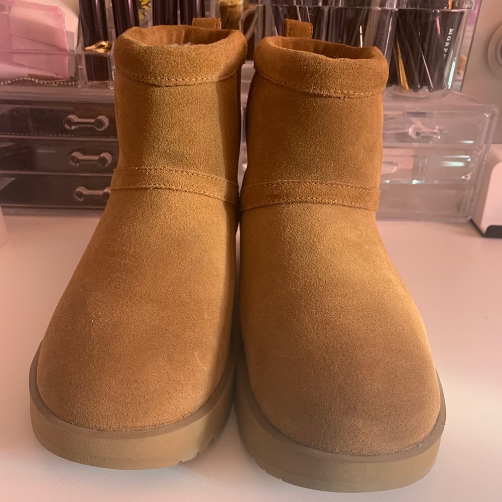 SALE‼️ UGG Classic Mini Weather Boots